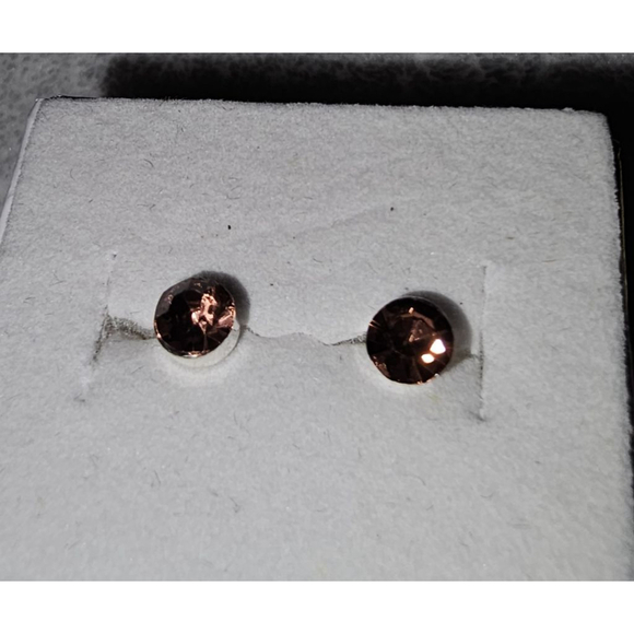Silver stud earrings - Picture 1 of 2